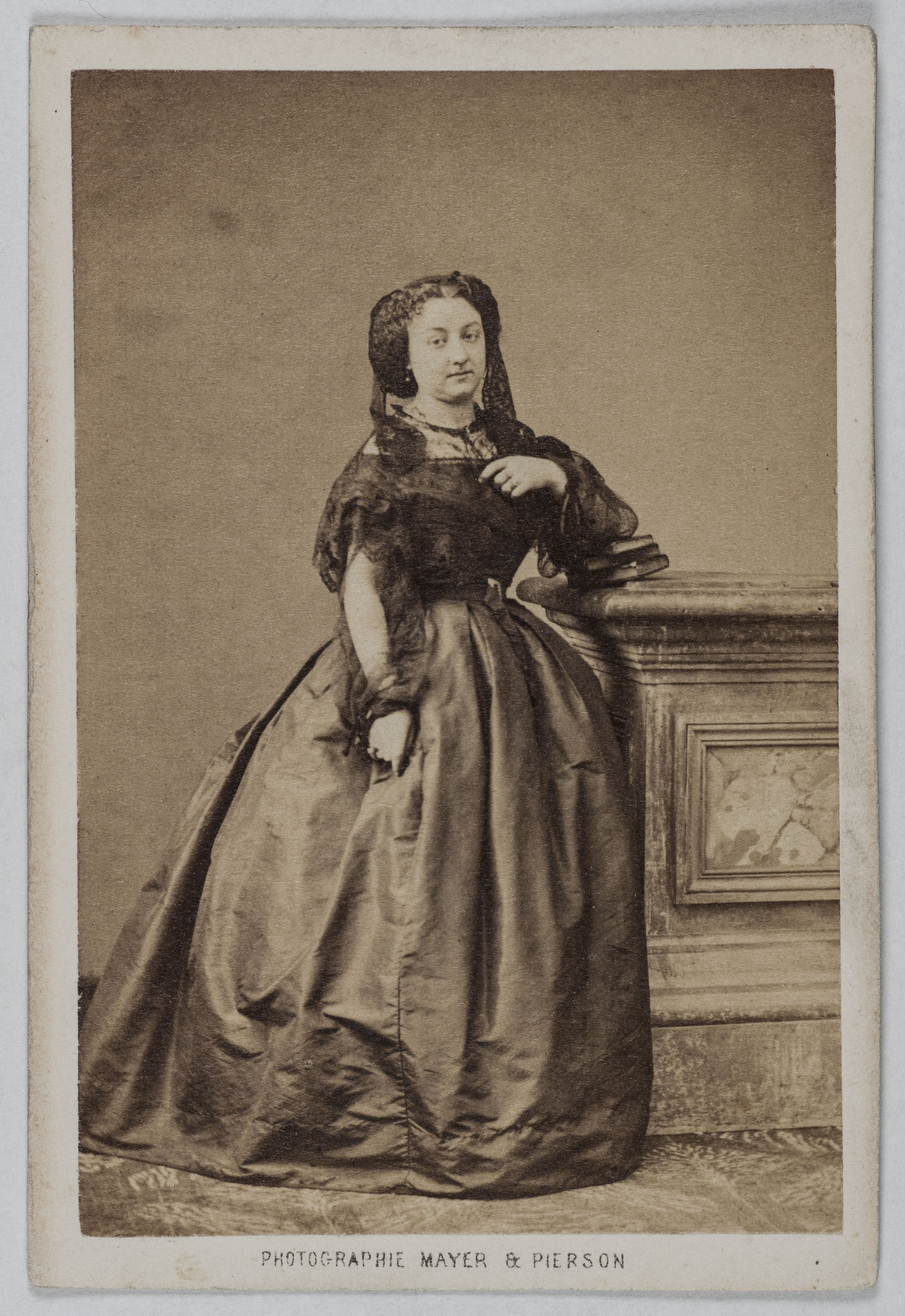 Mayer Frères et Pierson, Portrait de Faivre Marie, (sœur d'Amélie Faivre, chanteuse lyrique)
