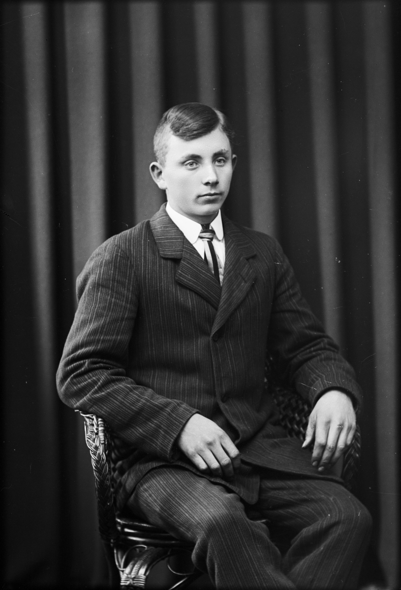 Skötsner-Edhlund, Ateljéporträtt - Georg Andersson från Gimo, Skäfthammar socken, Uppland