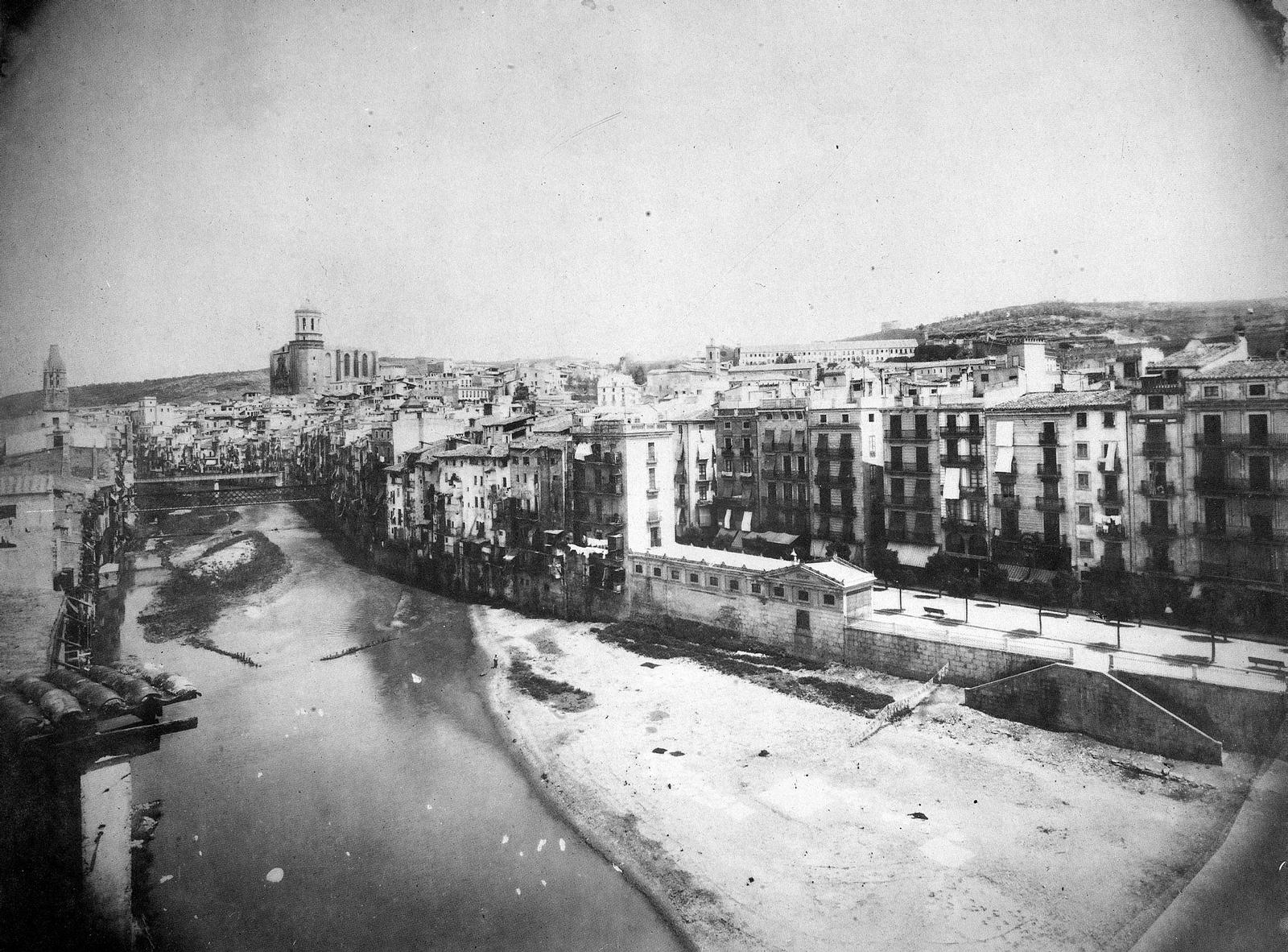 Desconegut, [View of the Onyar River]