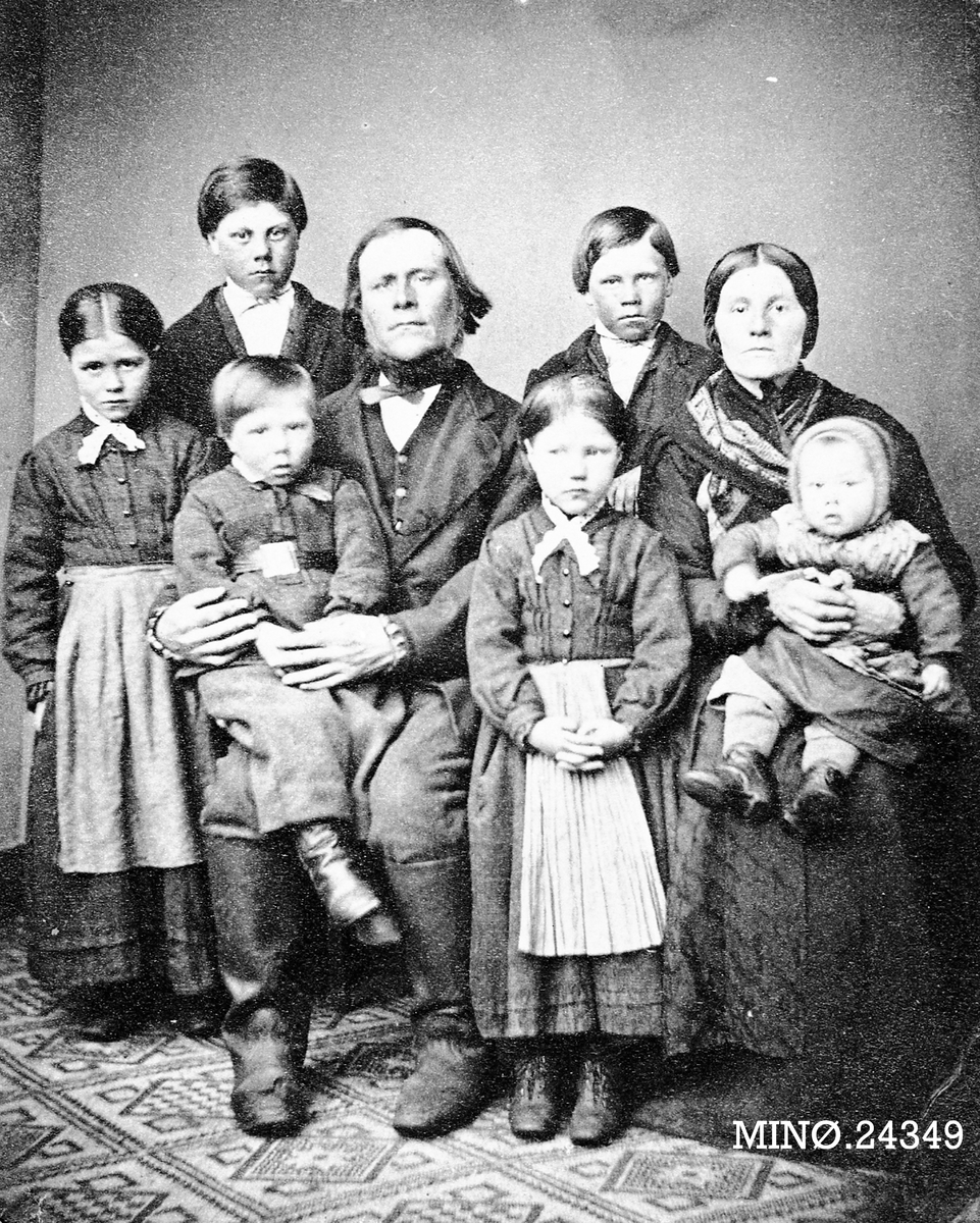 Elen Schomragh, Familiebilde - ektepar med 6 barn.