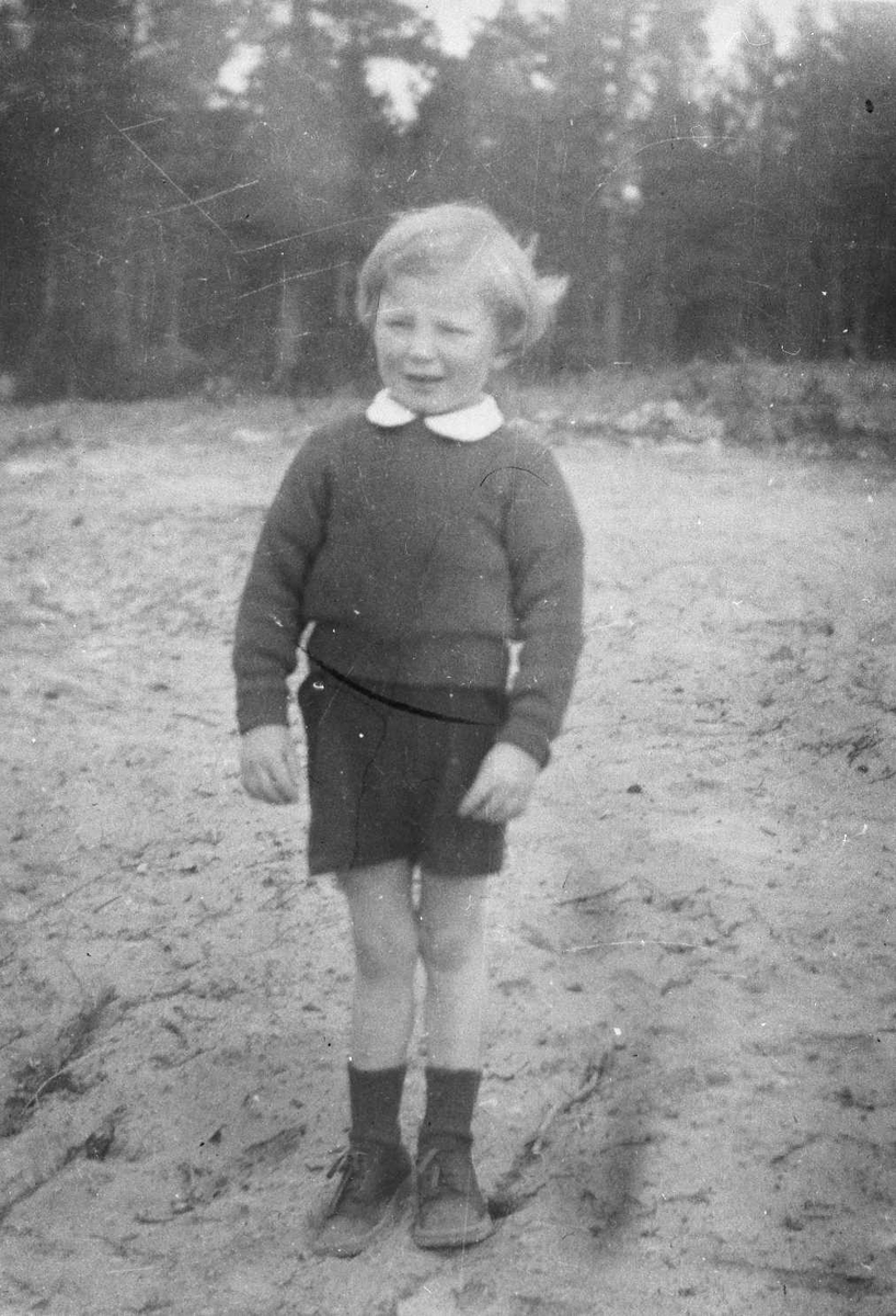 Rachel Haarseth, Barn, klær.