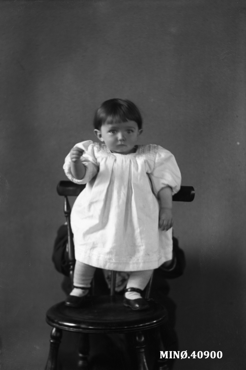 Oscar Holte, Portrett av et lite barn - kasserer Larsens barn