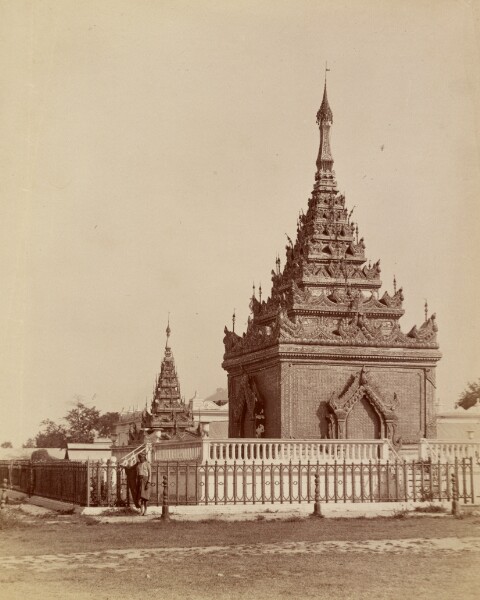 Felice Beato, Grave of the King Min-Doon-Min, Father of King Theebaw