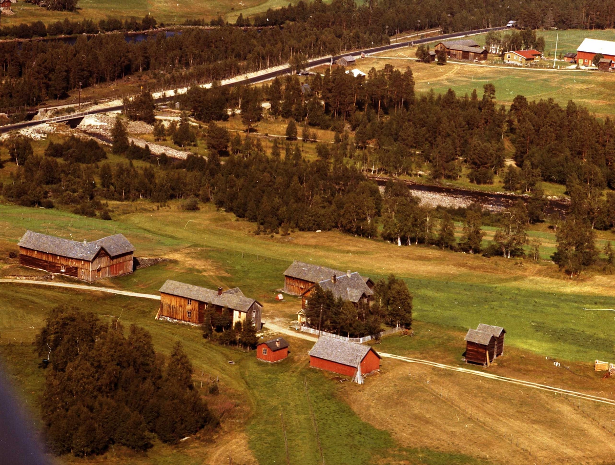 Widerøes Flyveselskap A/S, Gårdsbruk (Høisen Søndre).
