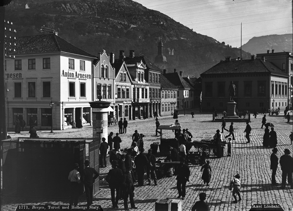 Axel Lindahl, Prot: Bergen Torvet med Holbergstatyen