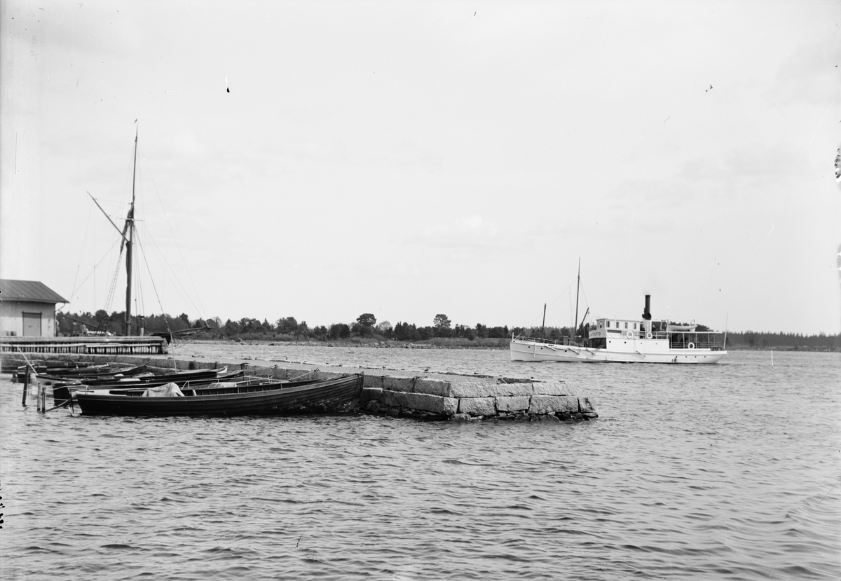 Skötsner-Edhlund, "Ångfartyg på ingående till Östhammar", Uppland
