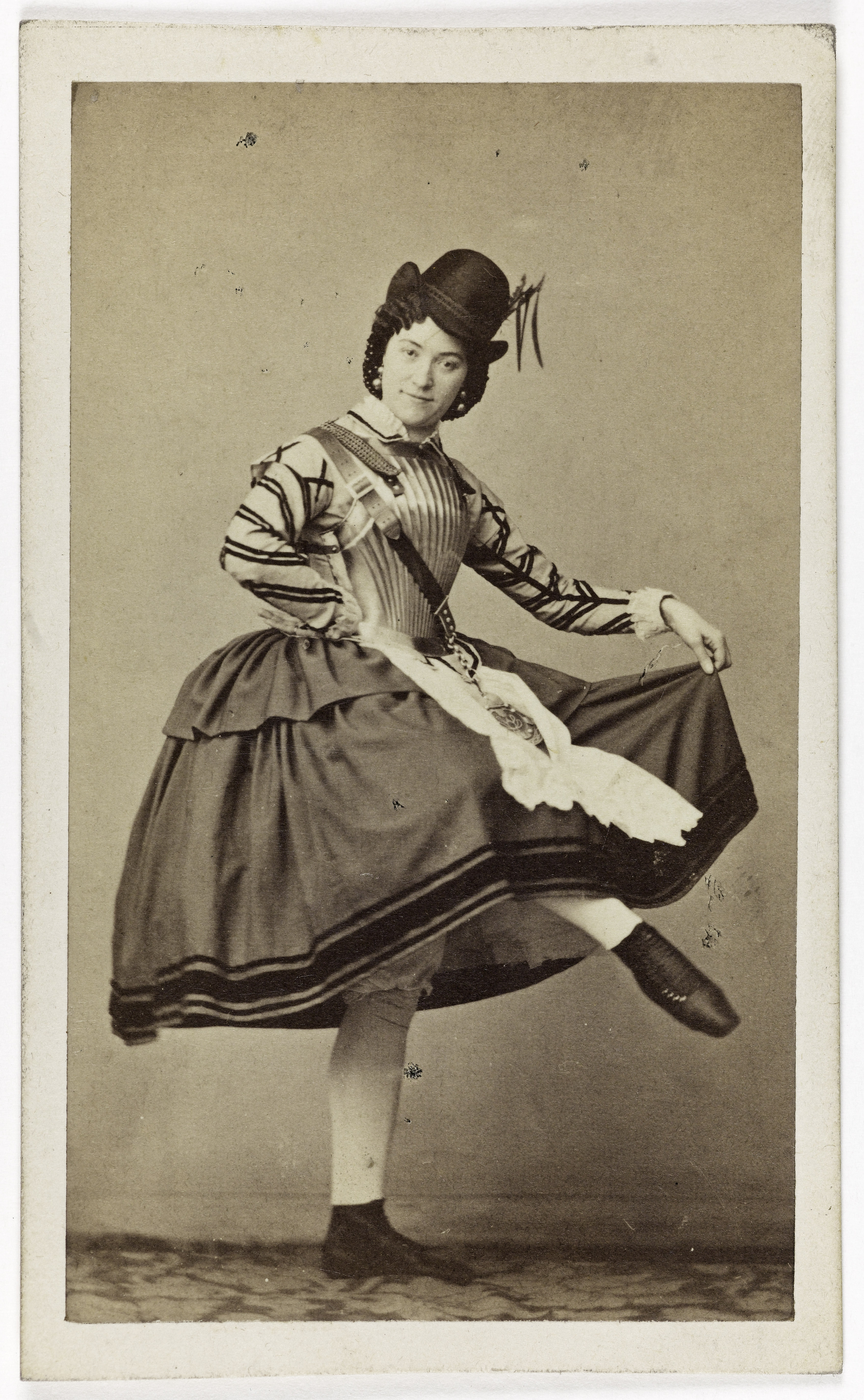 Pierre Petit, Portrait de Louise Marquet, danseuse à l'Opéra entre 1852 et 1870.