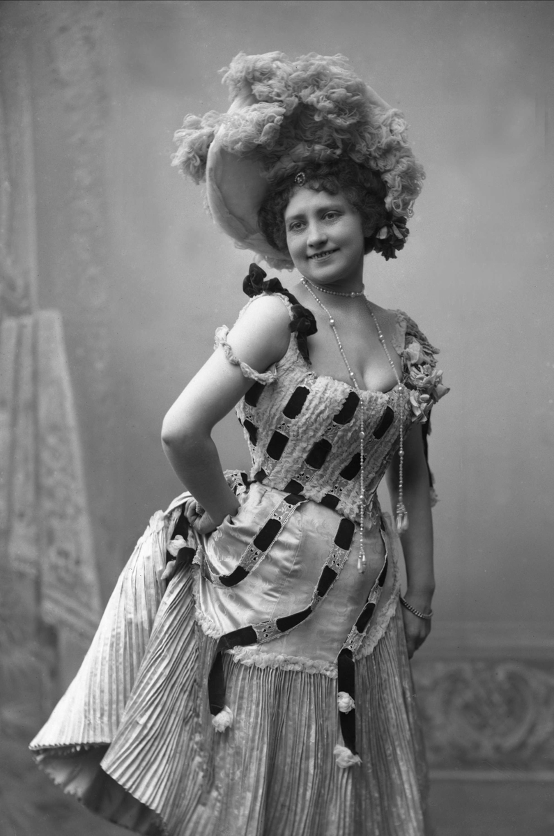 Gustav Borgen, Portrett, mrs Campbell. Variteartist(?)