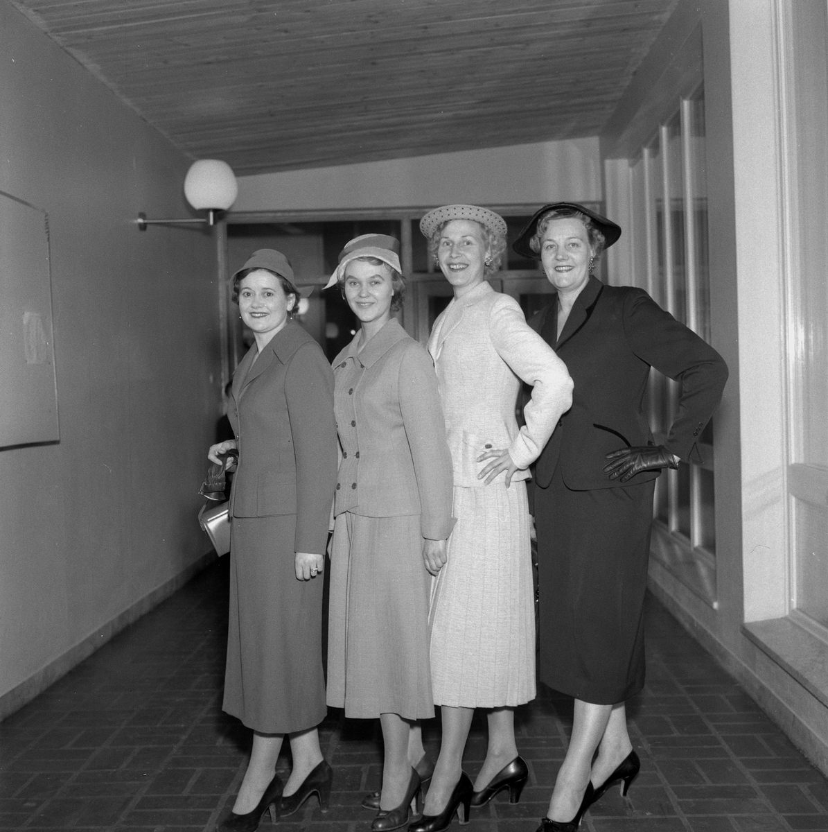 Örebro Kuriren, Cast mannequins. March 1956.
