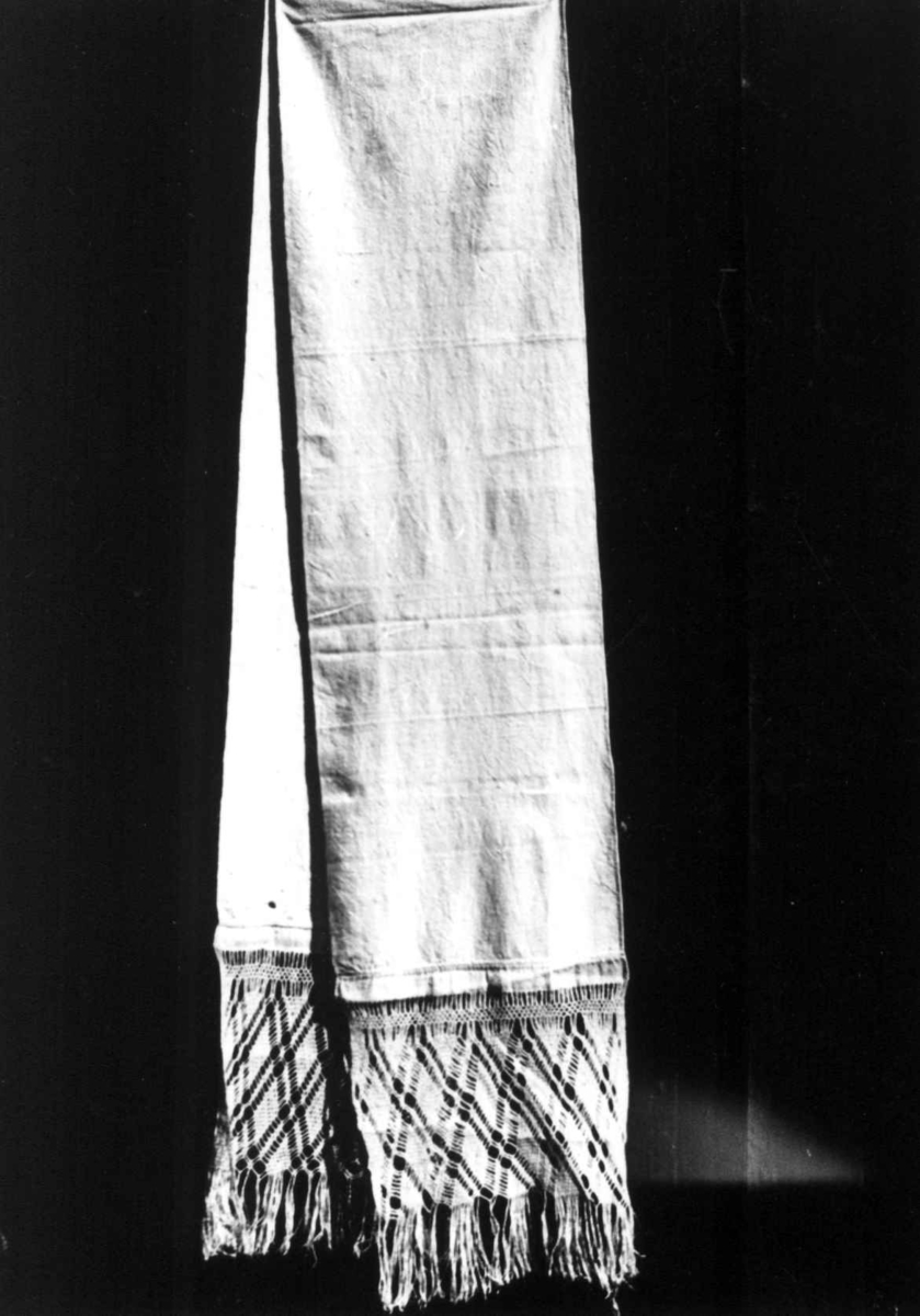 Anna Grostøl, Iveland, Vest-Agder 1941. Håndkle med firflettingsbord.