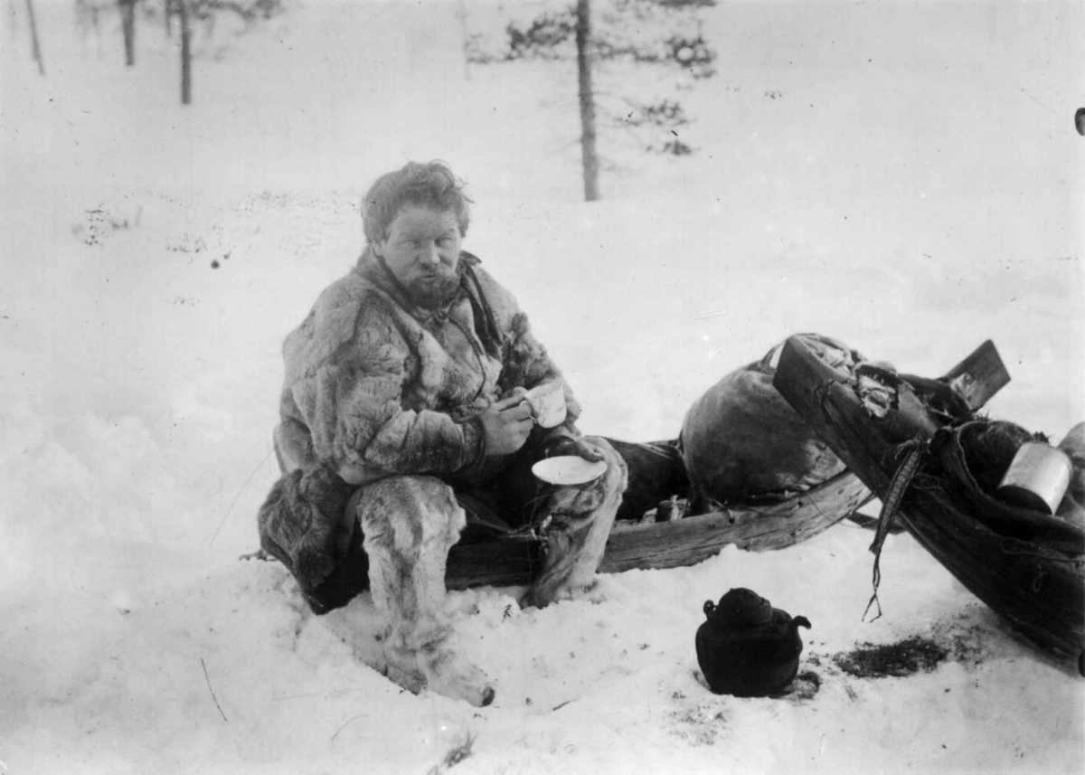 Ellisif Rannveig Wessel, Portrett av Jakim, Wessels fører på en Kola-reise. Rast i skogen, nær Suenjel, Kola, Russland.