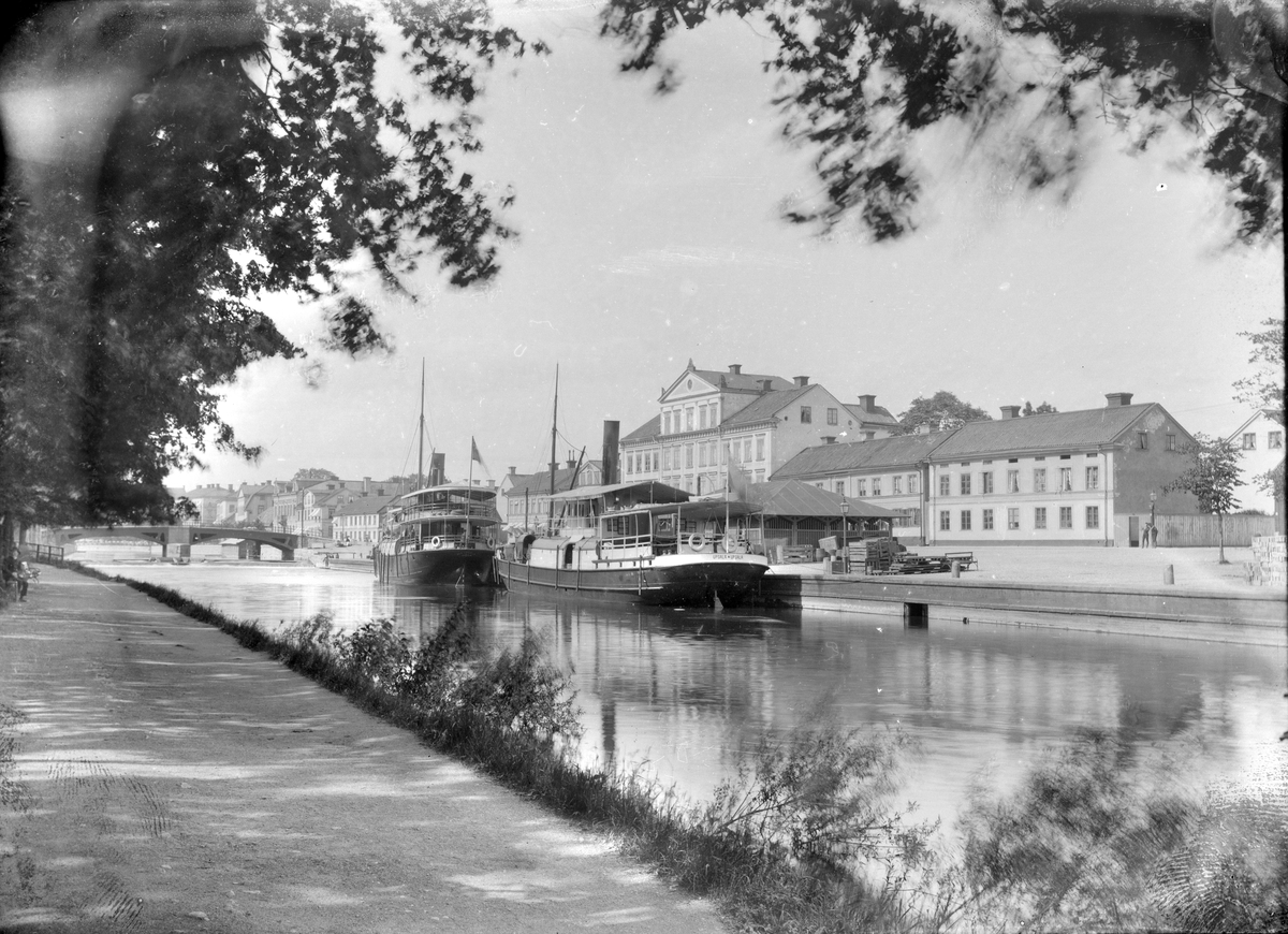 Henri Osti's Fotografiateliér, Uppsala Harbour with the Steamships Upsala and Nya Upsala, Uppsala before 1914