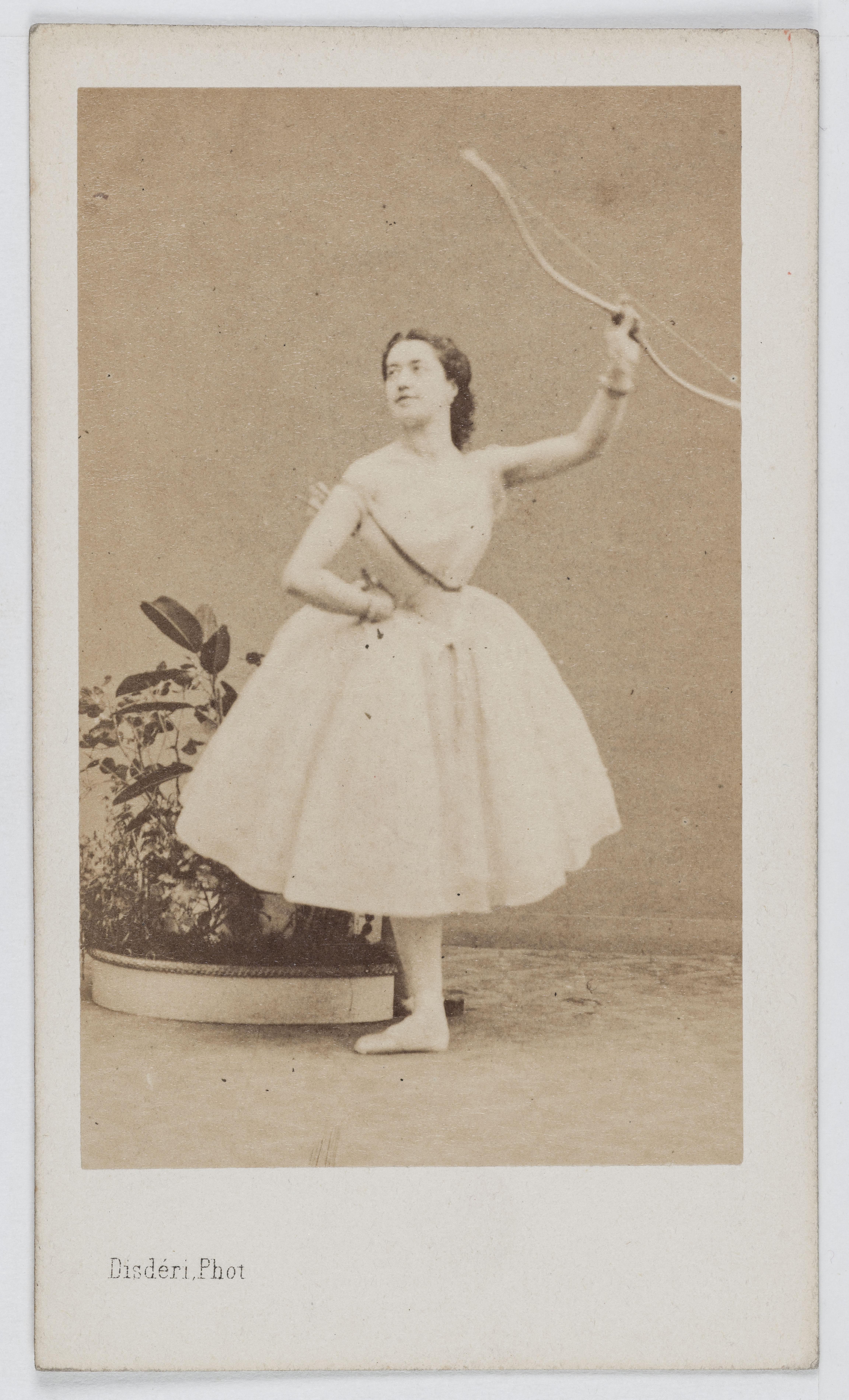 André-Adolphe-Eugène Disdéri, Portrait de Stoïkoff, danseuse à l'Opéra.