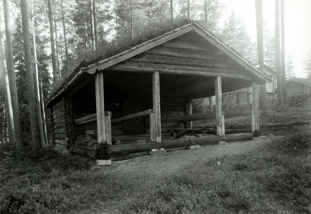 Gisle Midttun, Hanestad, Rendalen, Nord-Østerdal, Hedmark. Korn-badstu. Nå på Glomdalsmuseet.