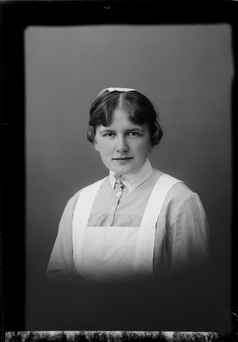 Skötsner-Edhlund, Holmström i sjukvårdsuniform, Östhammar, Uppland 1925