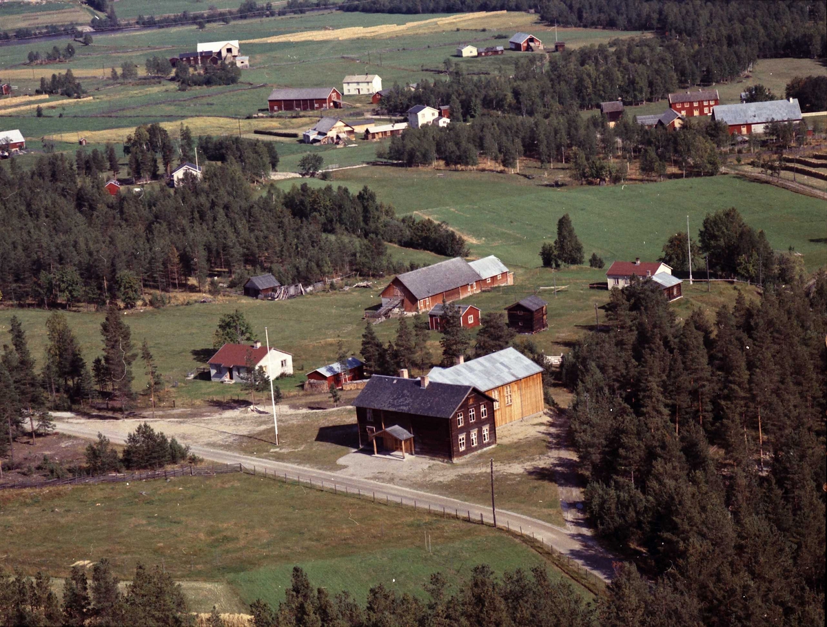 Widerøes Flyveselskap A/S, Grendehus (Sølnaslottet).