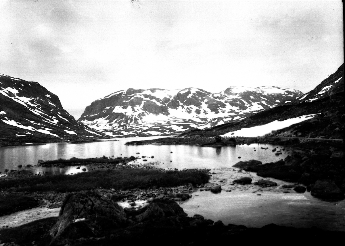Solveig Lund, Landskapsfotografi. Høyfjell og vann.