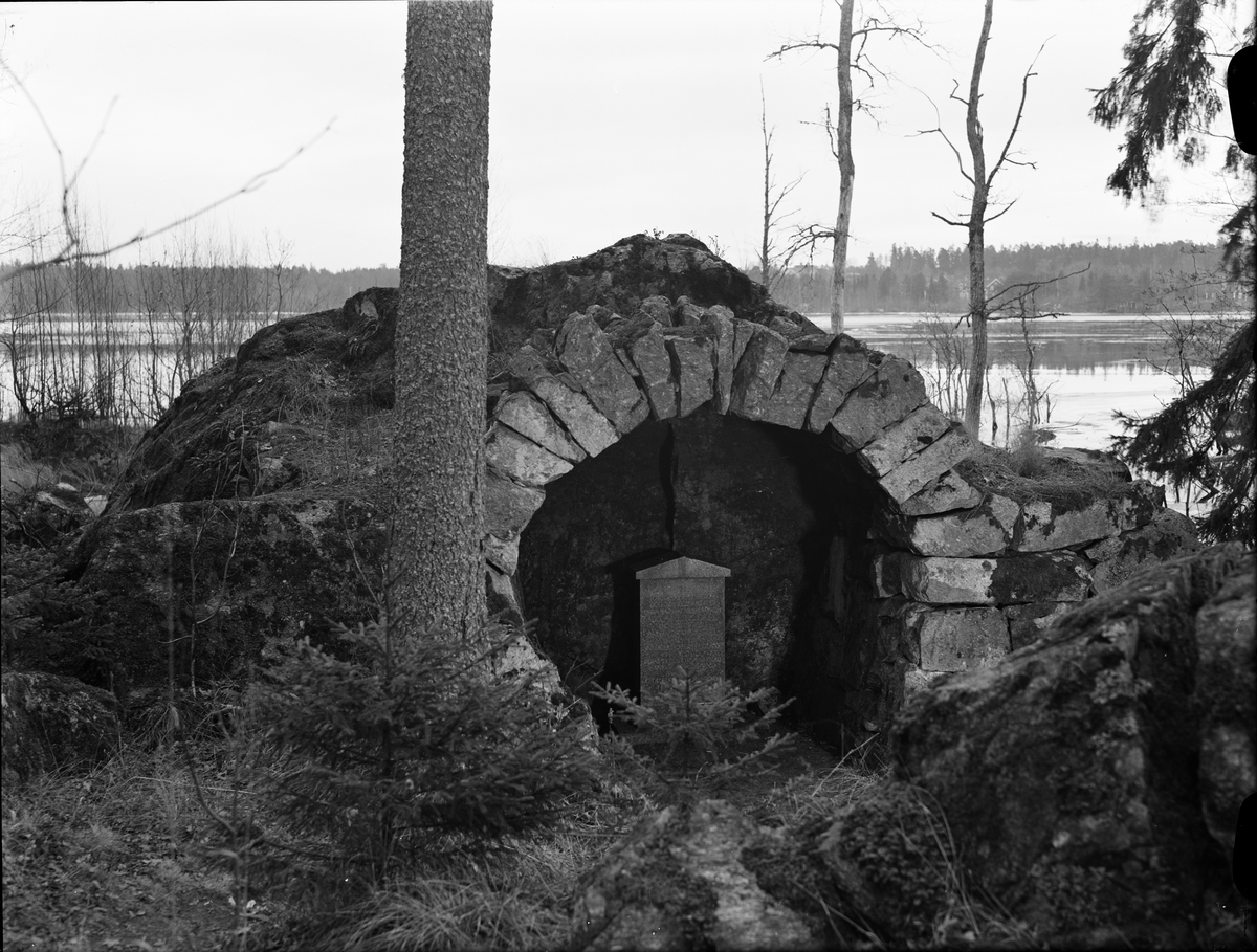 Paul Sandberg, Murad cave in the manor park, Söderfors bruk, Uppland 1948