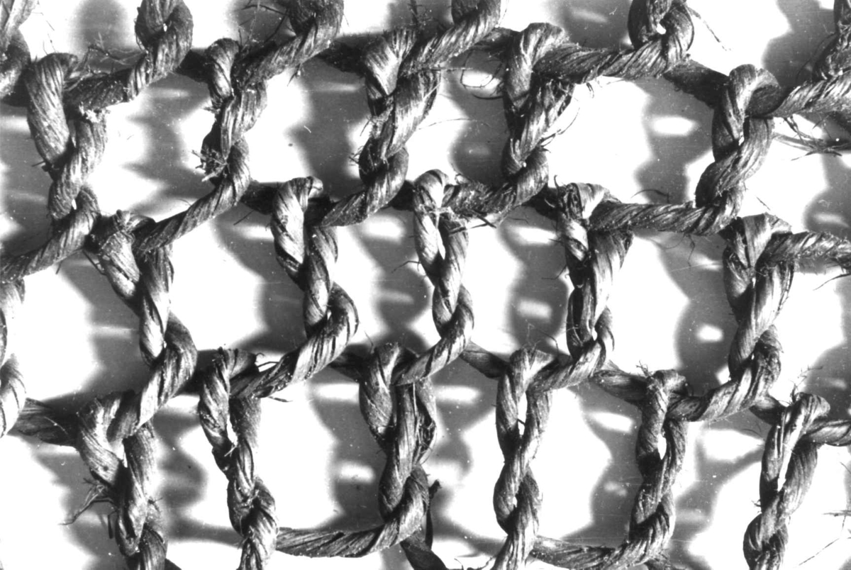Anna Grostøl, Detalj av såld med netting av tauverk. 1941.