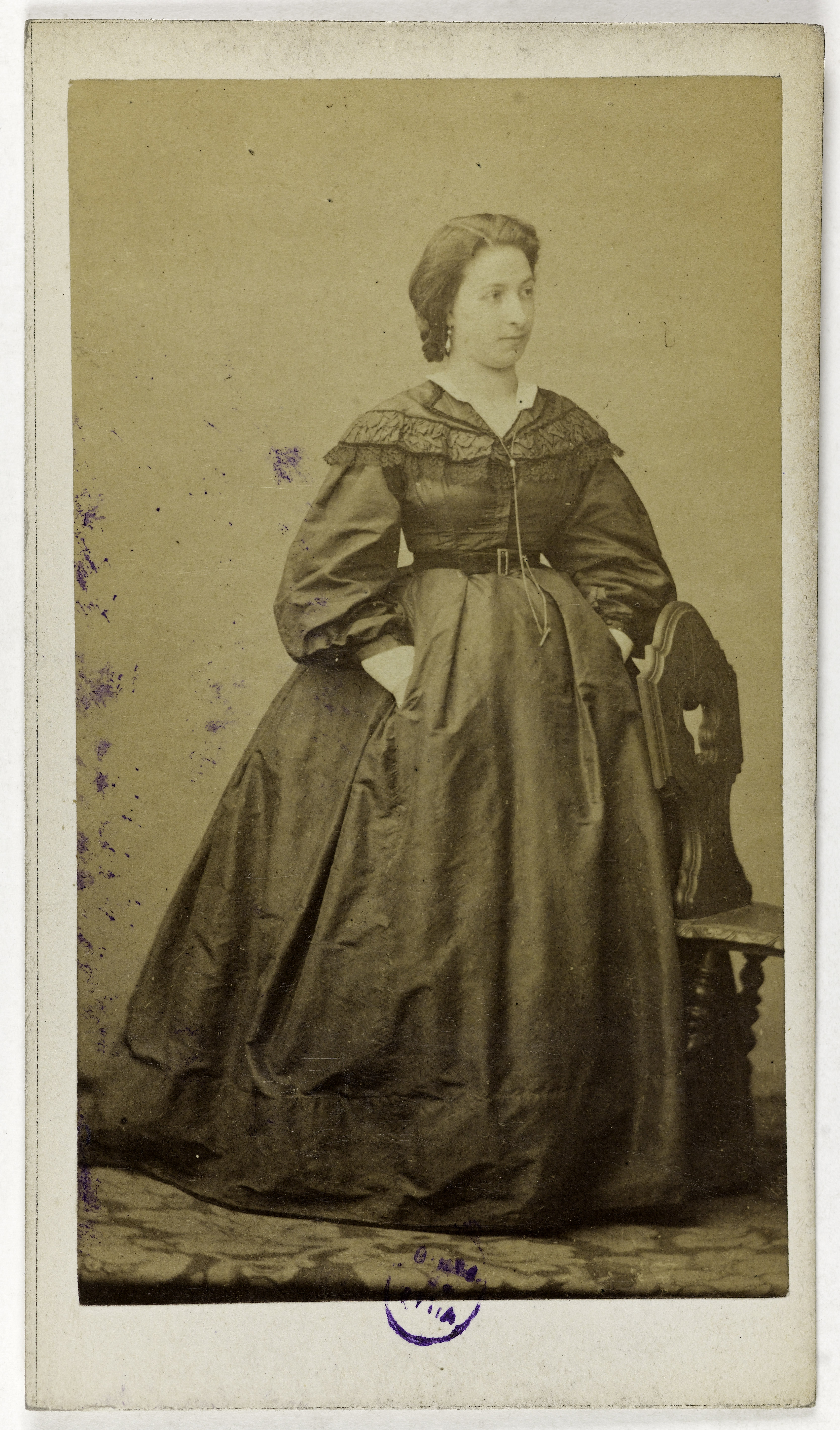 Pierre Petit & Trinquart, Portrait de Céline Moyse (ou Moïse), actrice au Théâtre des Délassements-Comiques en 1857, au Théâtre des Variétés de 1860 à 1863 et au Théâtre de Déjazet de 1864 à 1865.