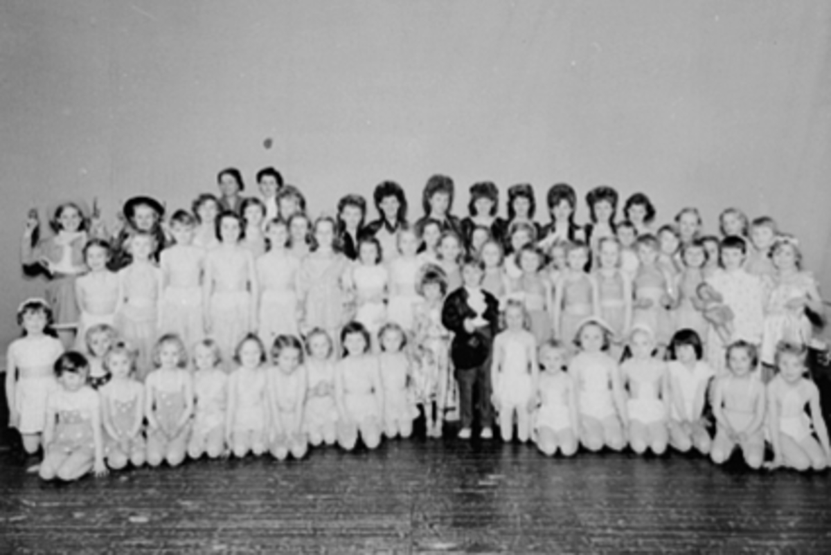 Anno Domkirkeodden, STOR GRUPPE PIKER, KIKKI SÆTHERHAUGS BALLETTSKOLE, BALLETTDANSERE