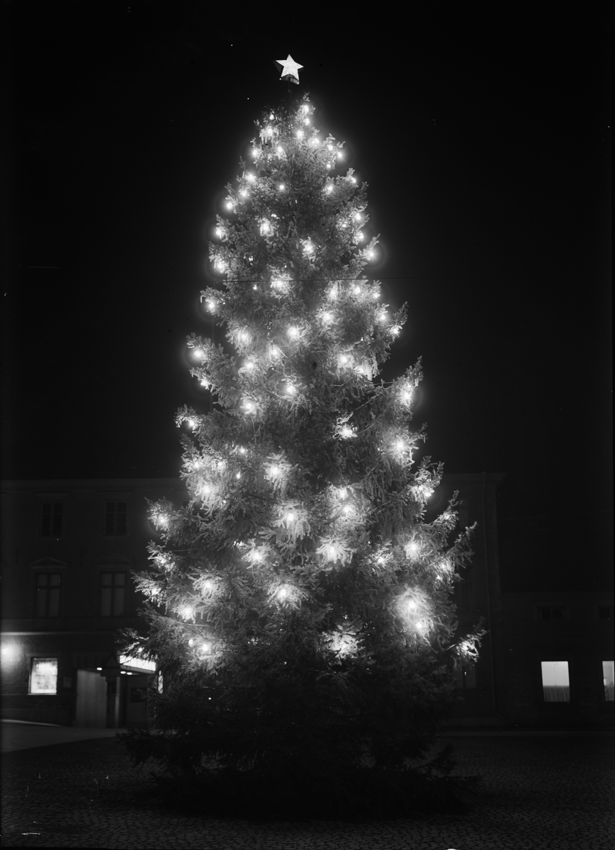 Paul Sandberg, Julgran på Fyristorg, Uppsala december 1944