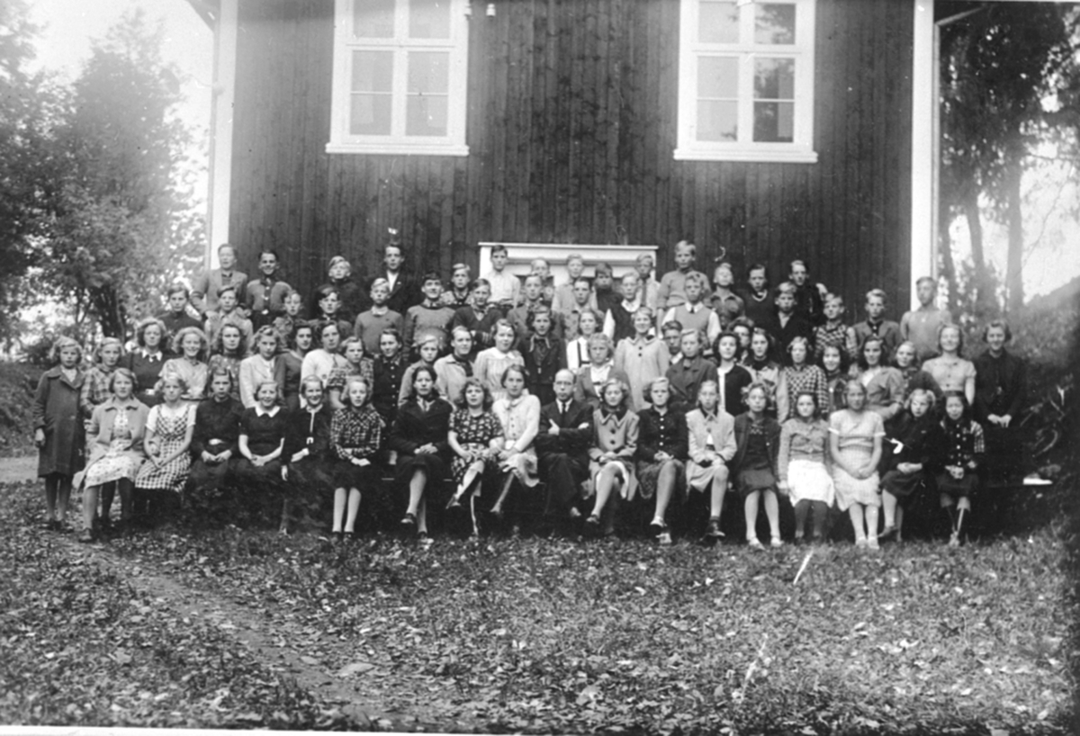 Anno Domkirkeodden, Elever og lærere ved Fagerlund skole, Brumunddal.