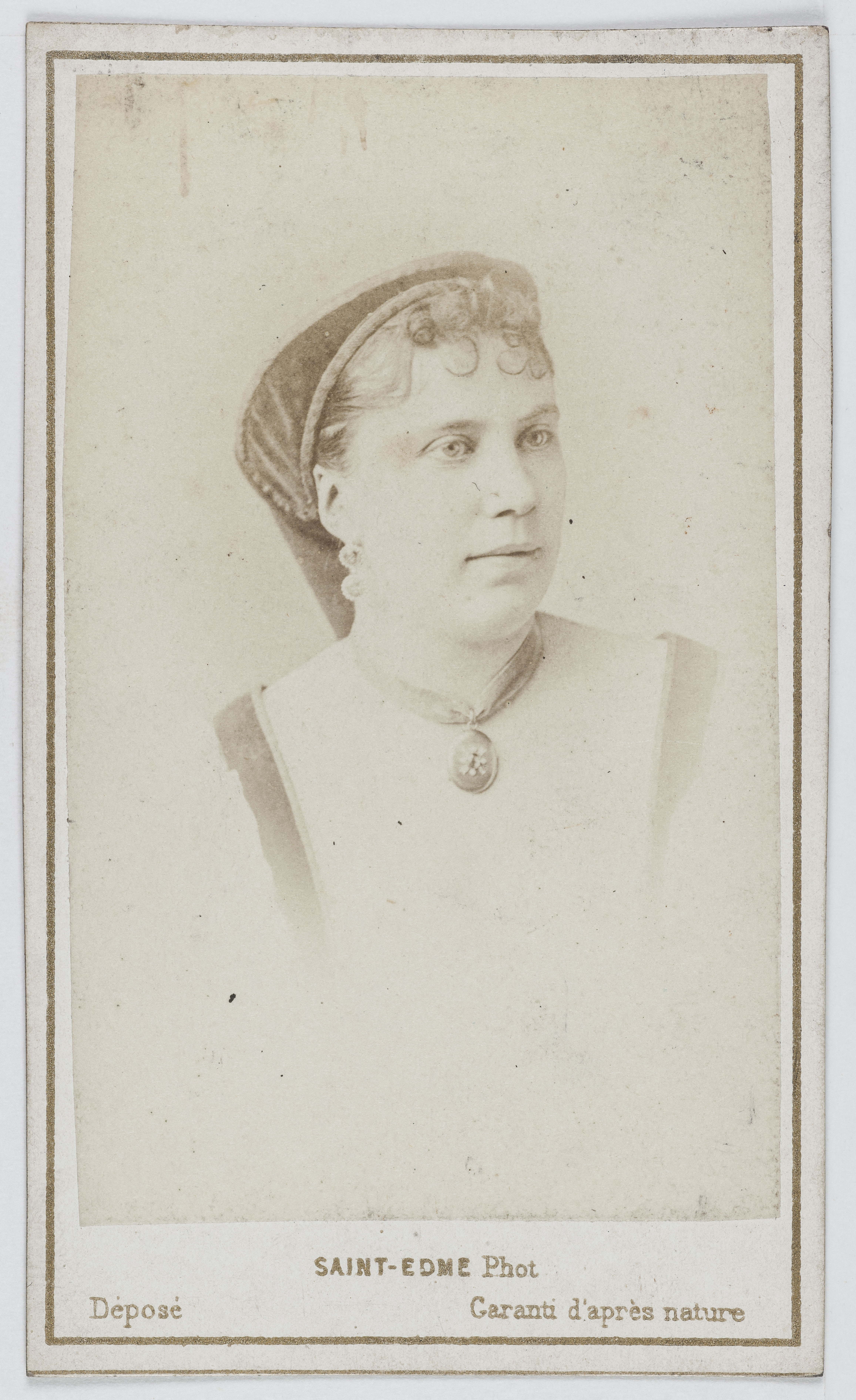 Saint-Edme, Portrait d'Alexandrine Simon (1834- ap.1895), danseuse et actrice à l'Opéra de 1852 à 1870, au Théâtre des Bouffes-Parisiens en 1862 et au Théâtre de la Gaîté.