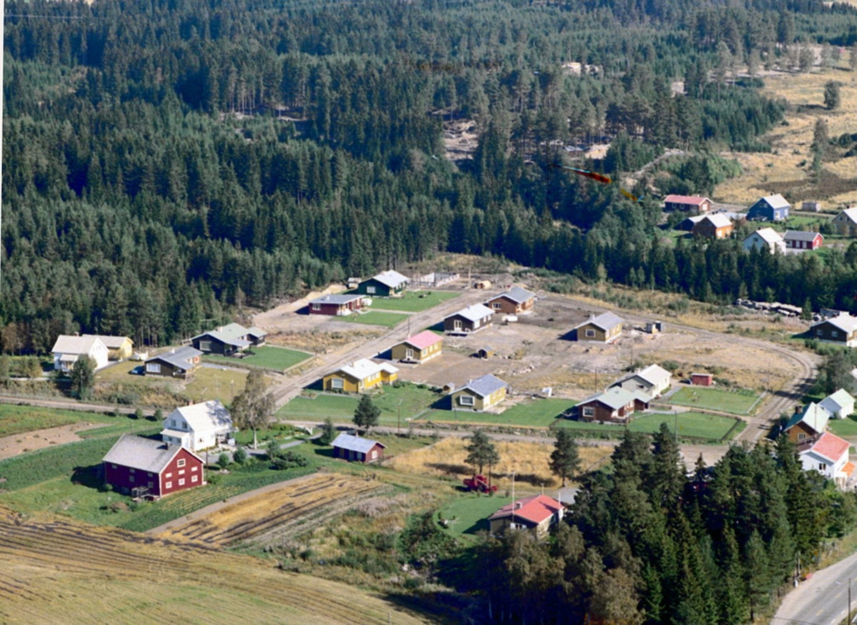 Widerøes Flyveselskap A/S, FLYFOTO BRENNERIROA, BOLIGBEBYGGELSE.