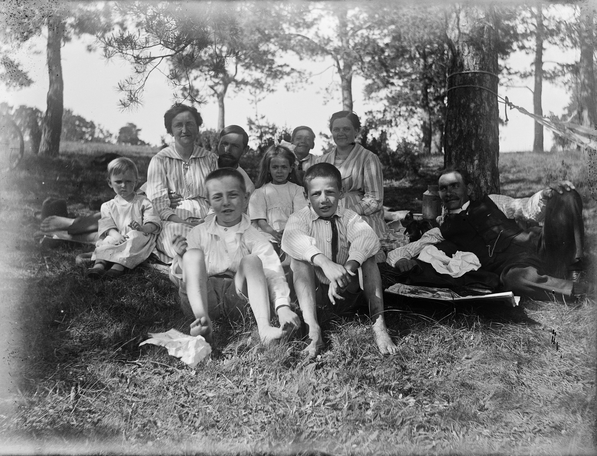 Josef Ärnström, Bröderna Josef och Karl Ärnström med familjer, Uppsala på 1920-talet