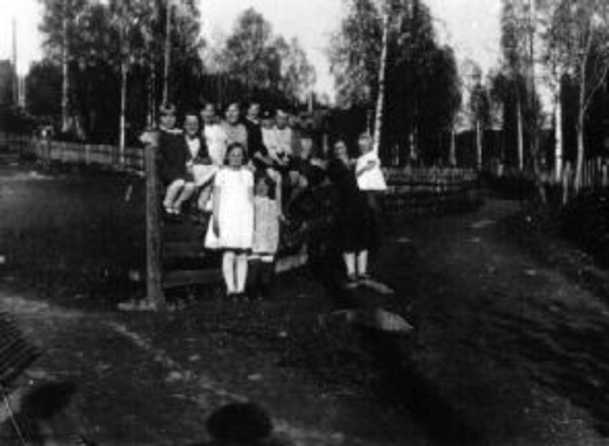 Anno Domkirkeodden, Elever og lærer ved Kilde skole, Moelv, Ringsaker.