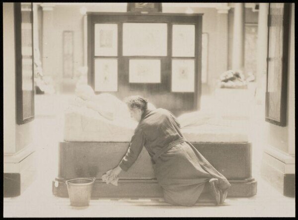 Hoppé, Emil Otto, Dusting Sleeping Nymph, Victoria & Albert Museum