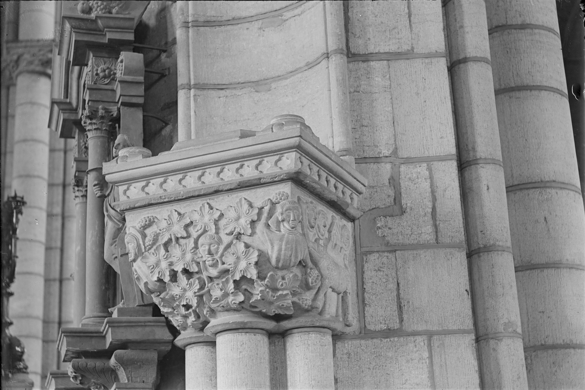 Henri Osti's Fotografiateliér, Kragsten i Uppsala domkyrka, Uppsala före 1914