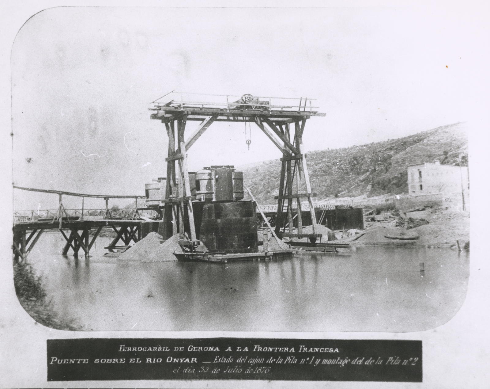 Desconegut, Bridge over the Rio Onyar - Estado del cajon de la Pila no. 1 y montage de la Pila no. 2