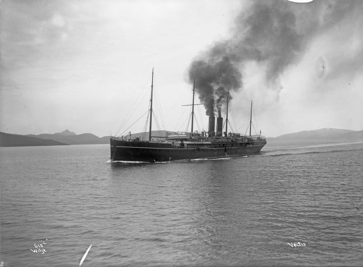 Anders Beer Wilse, Vectis (b. 1881, Caird & Co., Greenock), turistskip