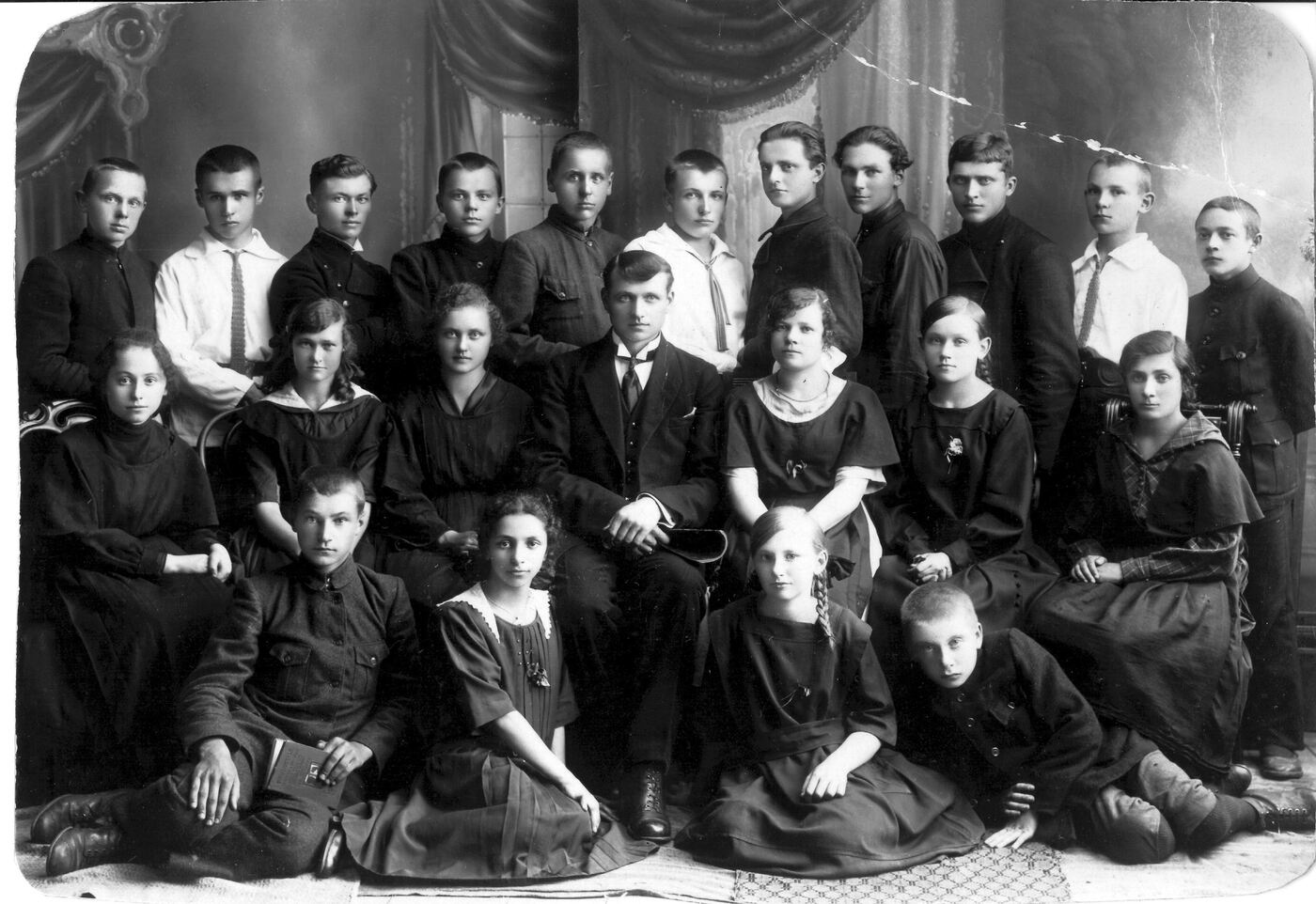 Nežinomas fotografas, Biržiečiai gimnazistai