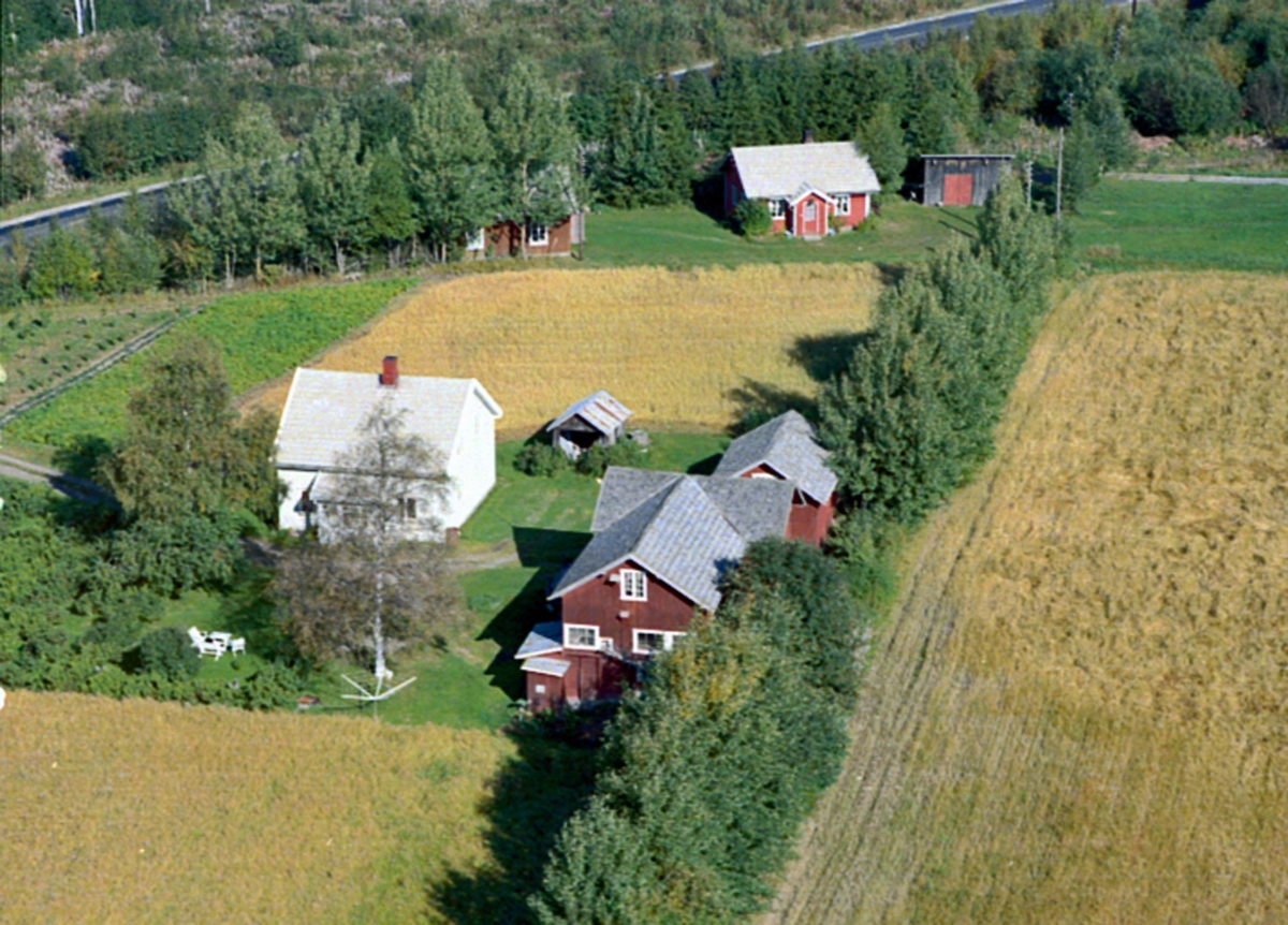 Widerøes Flyveselskap A/S, FLYFOTO ÅRSTI GARD