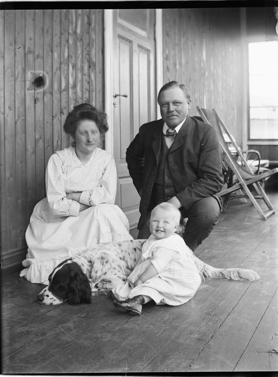 Ole Hansen Løken, FAMILIEGRUPPE 3, UKJENTE, HUND.