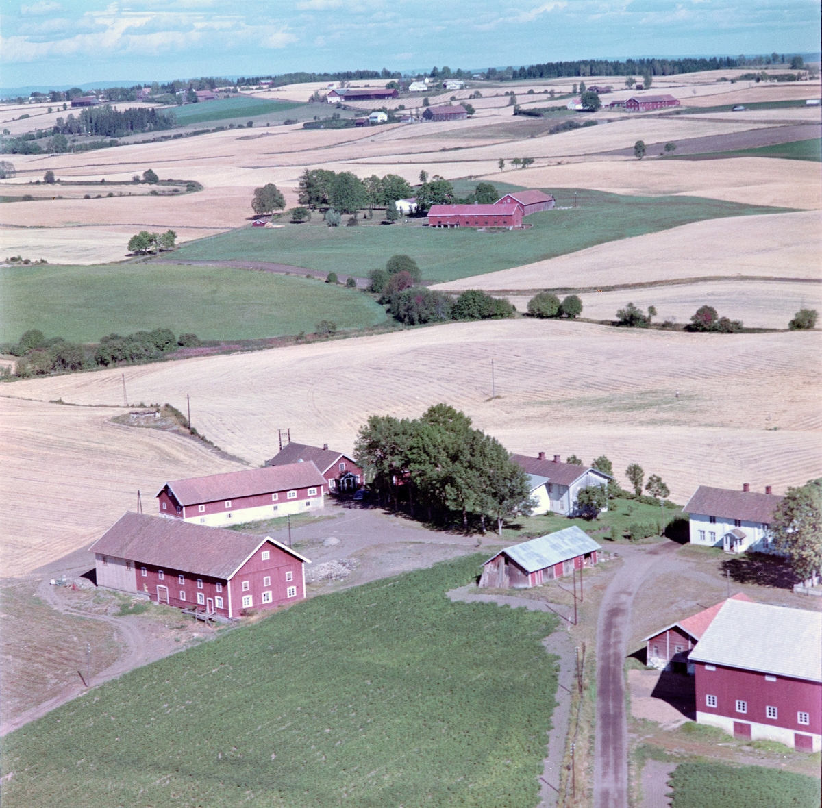 Widerøes Flyveselskap A/S, FLYFOTO IHLE VESTRE GARD, ILE, STANGE