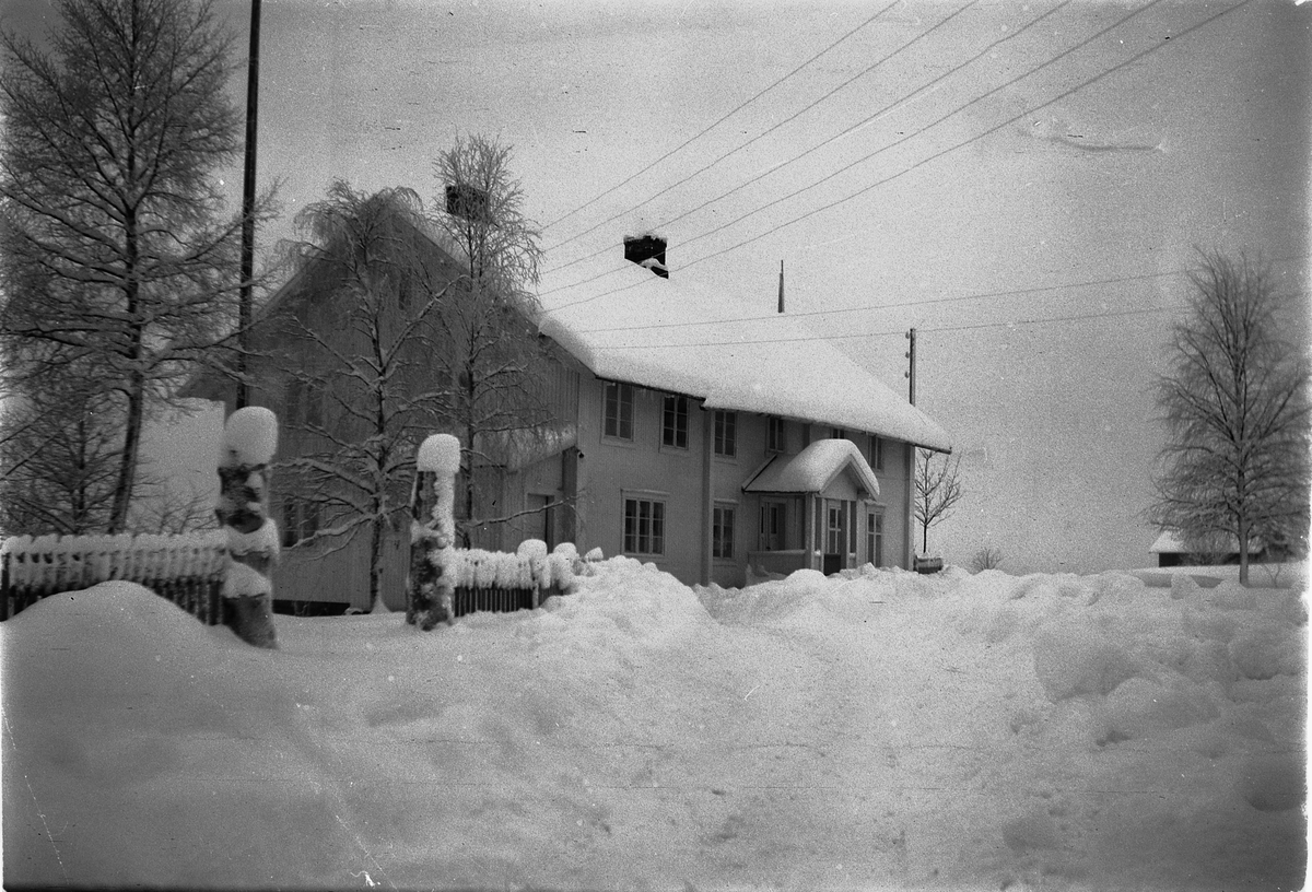 Håkon Prestkværn, Vinter. Hus på ukjent sted.