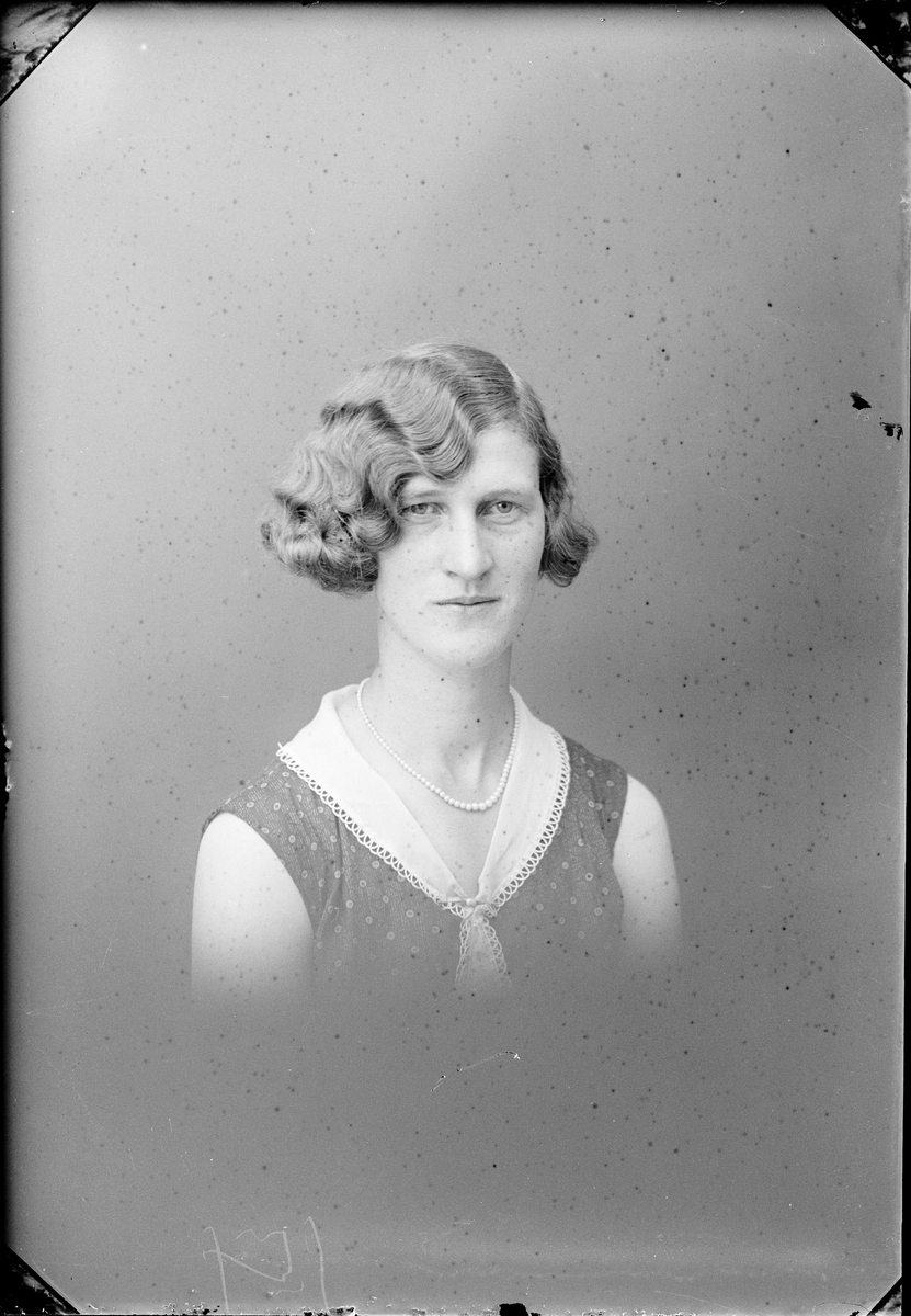Skötsner-Edhlund, Ateljé Portrait - Woman, Östhammar, Uppland