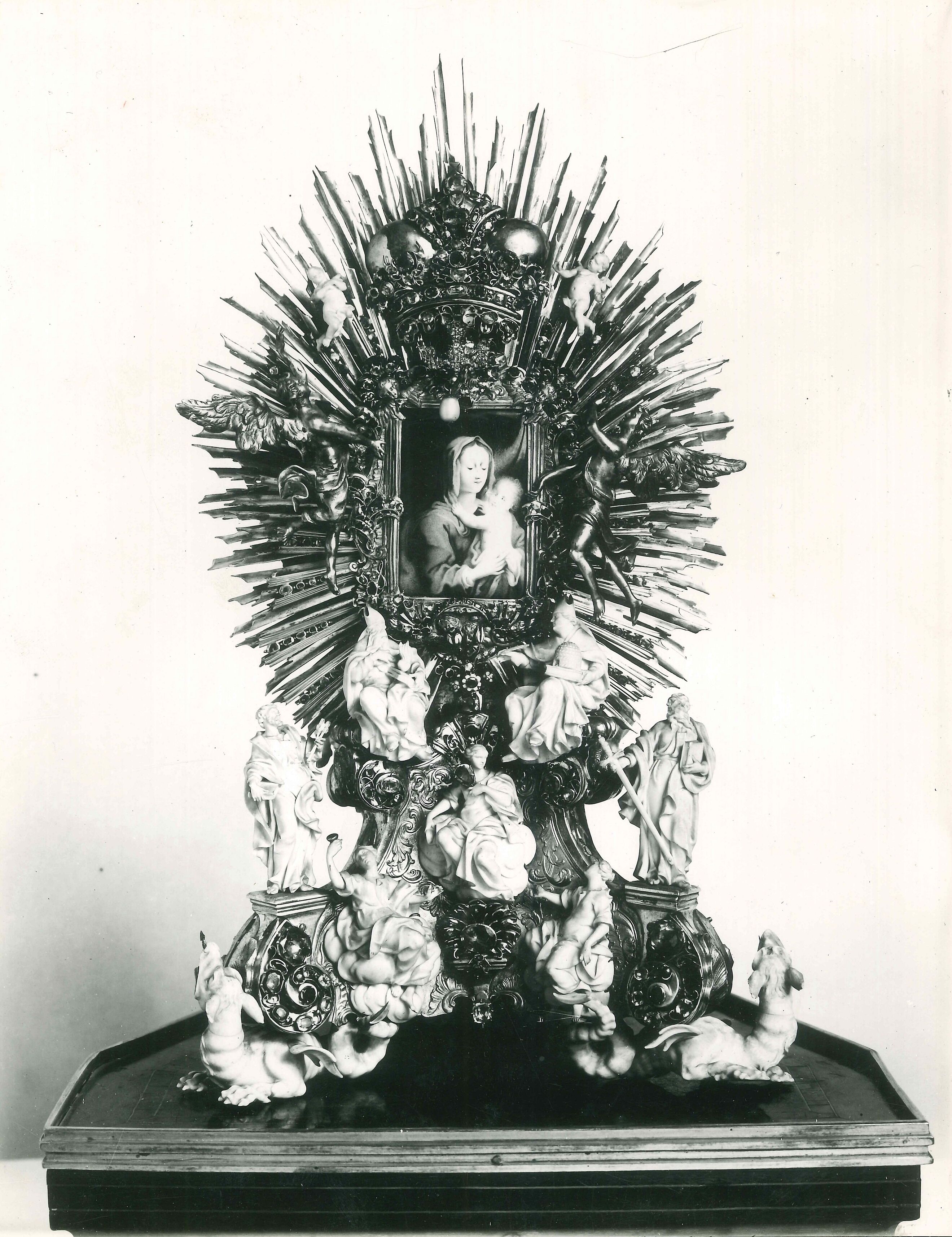 Vladimir Tkalčić, Zagreb - Zagrebačka katedrala - Tumba ('kućni oltarić') od pozlaćenog srebra, 18. stoljeće