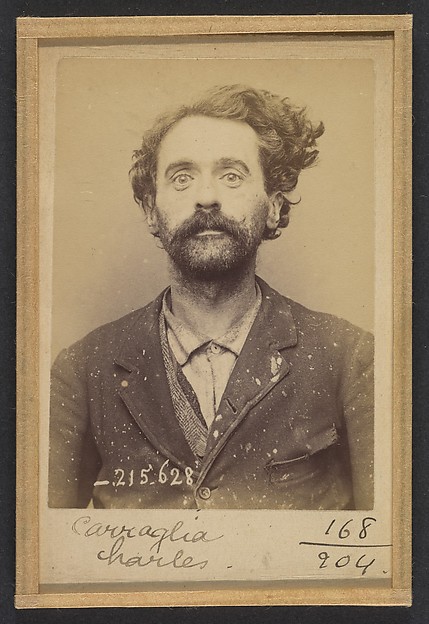 Alphonse Bertillon, Carraglia. Charles. 39 ans, né à Moceto (It). Homme de lettres. Anar, infraction à la loi du 21/6/73. 13/3/94.