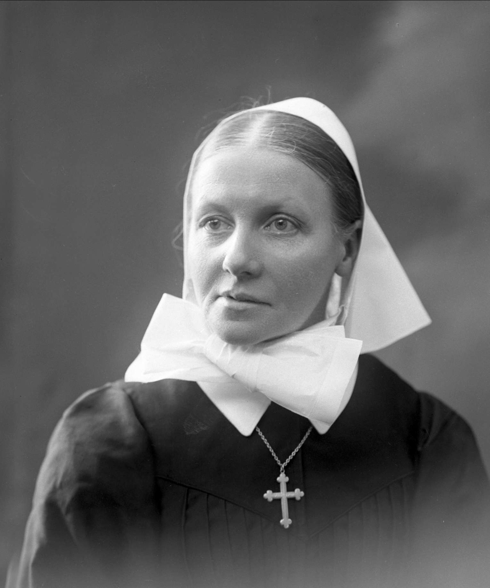 Gustav Borgen, Portrett, sykepleier, søster Marie Roer.