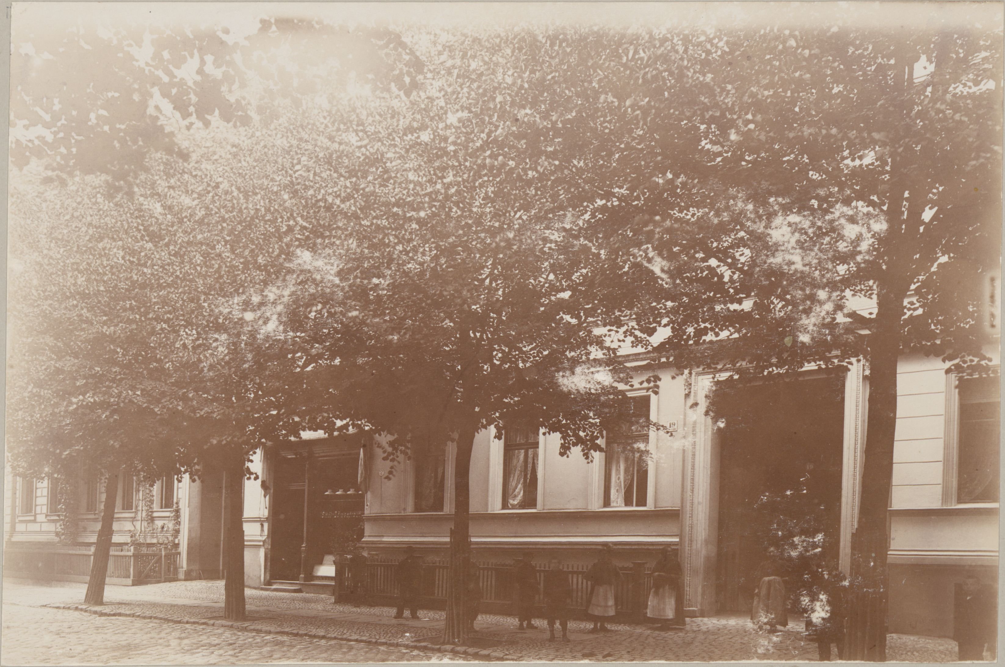 Unknown artist, Straßenszene in Charlottenburg