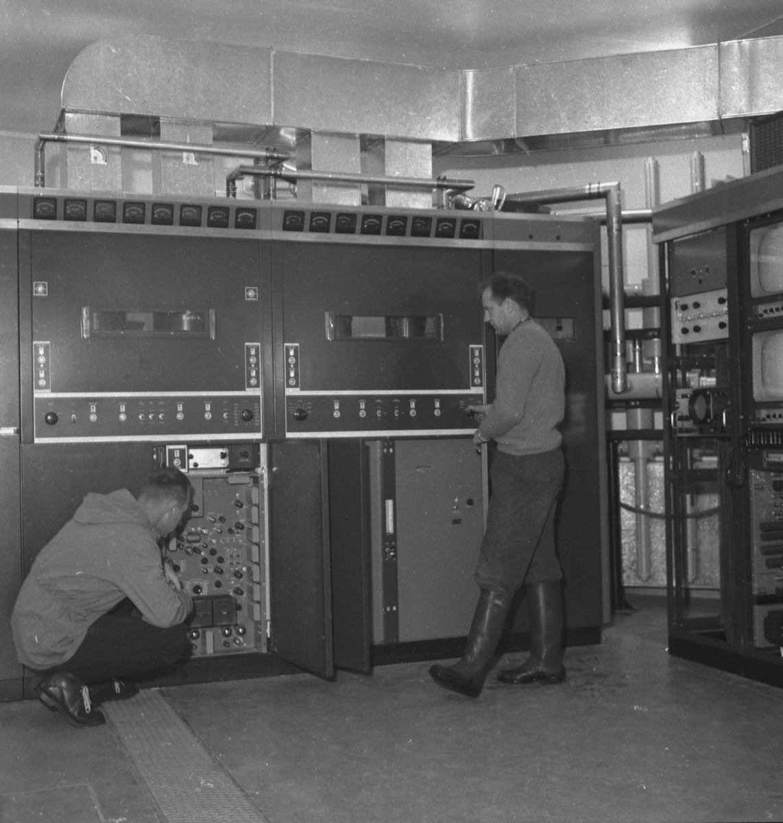 Per Magne Grue, Tynset, Tronfjell, Radiosender, Kontrollrom