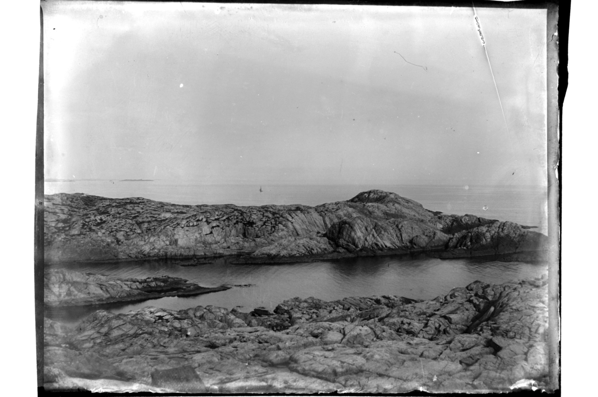 Rolf Sr. Sundt, Ukjent kystlandskap. Fotografert rundt 1900.