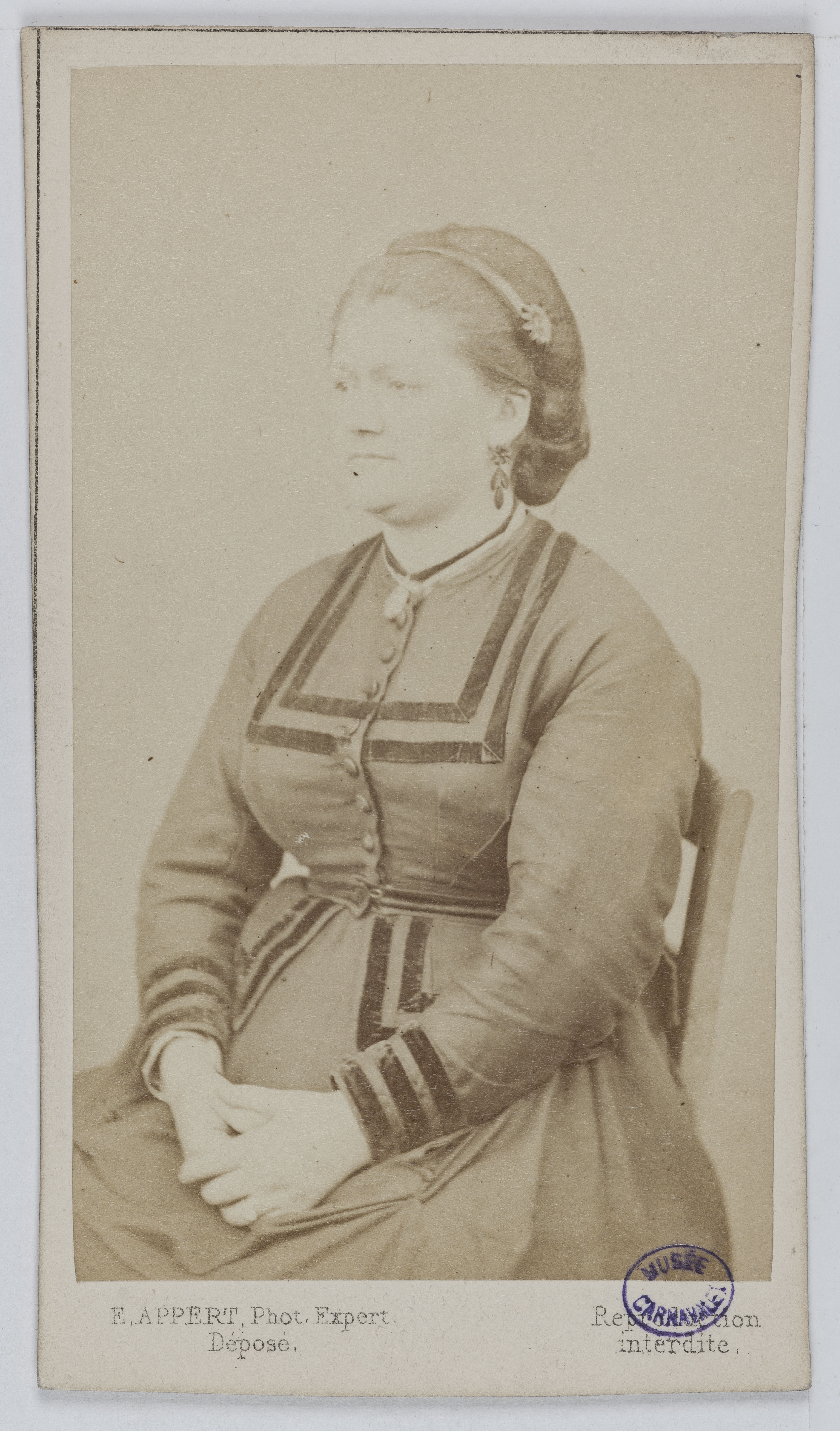 Ernest Charles Appert, Portrait de Landier Rita ou Ritta, pris à la prison des Chantiers à Versailles. Commune de Paris, 1871.