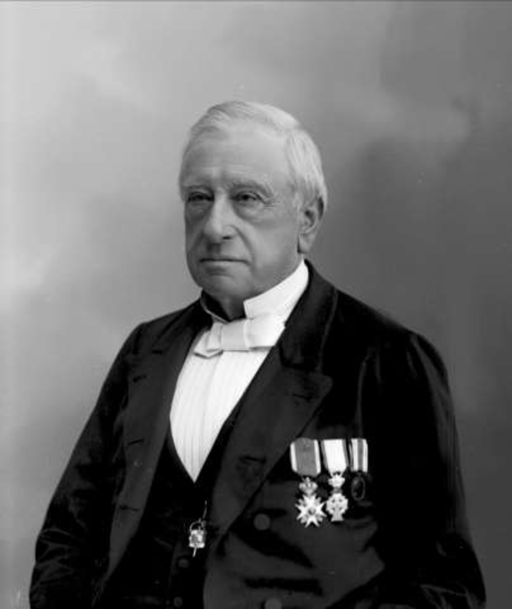 Gustav Borgen, Portrett, mann i kjole og hvitt, medaljer på brystet. Dr. Grøn.