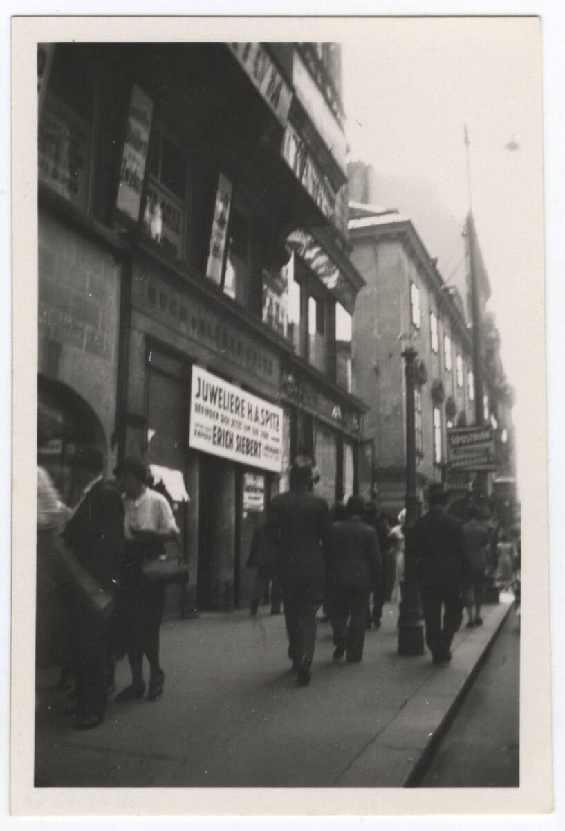 Anonym, Juweliergeschäft Hugo & Alfred Spitz, Wien I., Kärntner Straße 39, Portal (Schrägansicht)